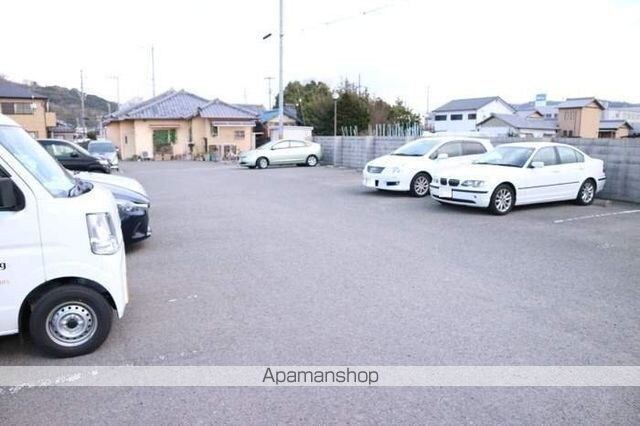 和歌山県和歌山市布引[1K/30.03m2]の駐車場4