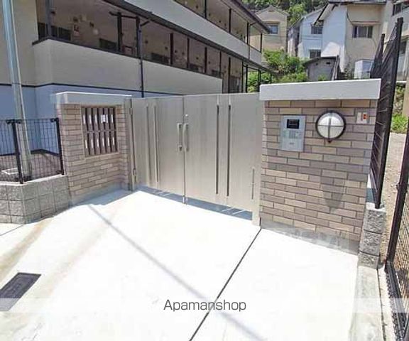 レオパレス石塚の玄関写真