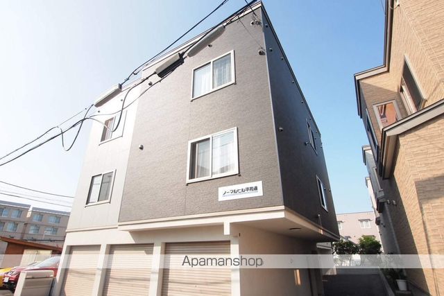 ノーマルヒル平和通の外観写真