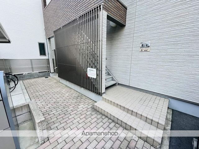 クレイノ日新香里園の玄関写真