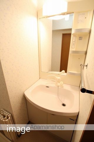 丘の上のマンションの内装写真