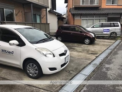 クレアール[1K/27.6m2]の駐車場2