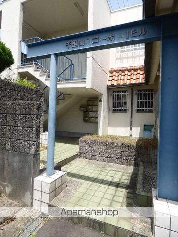 千里山西コーポ第1ビルの玄関写真