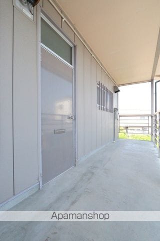 村上アパートの玄関写真