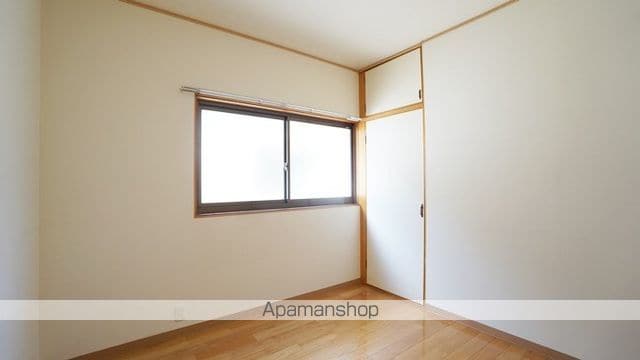 中島一戸建て 南側の内装写真
