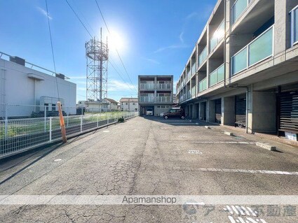 メゾン鷹子[3LDK/102.61m2]の駐車場1