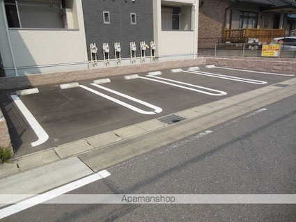 愛知県名古屋市西区城町[1LDK/41.3m2]の駐車場2