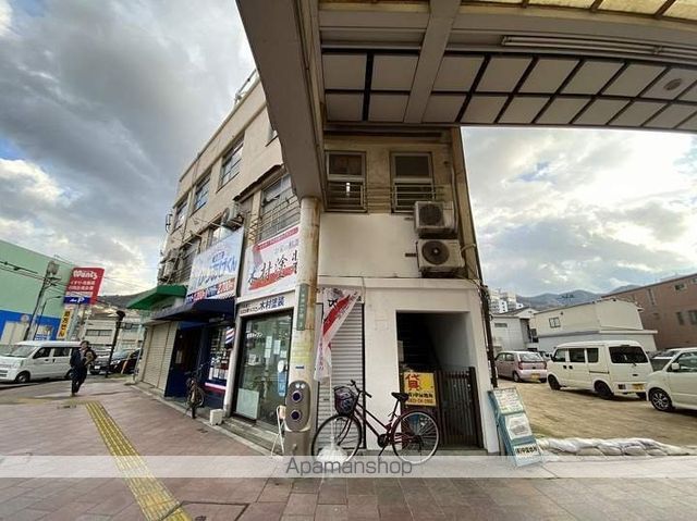 四ツ道路ビルの外観写真