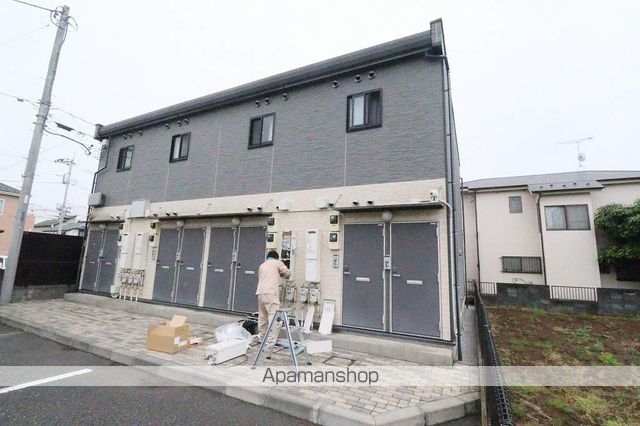 レオパレス雷塚IIの玄関写真
