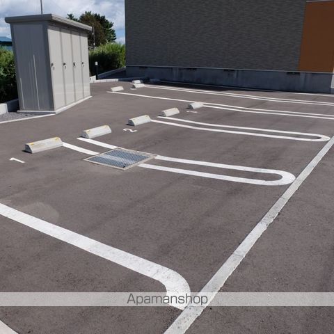 北海道函館市高松町[1LDK/50.23m2]の駐車場