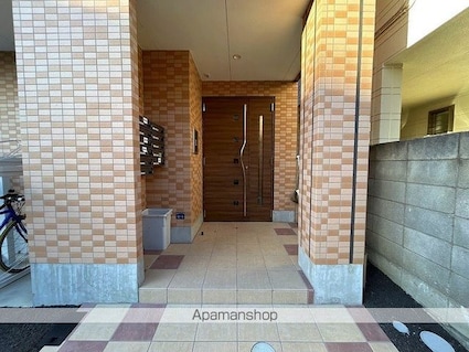 レオパレスエクセルハイツ高島平[1DK/27.33m2]のエントランス