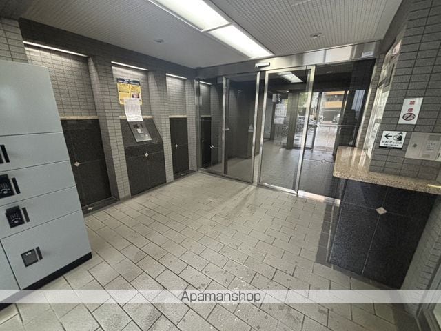 エスリード新大阪の玄関写真