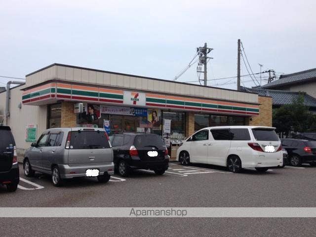 アドバンスの周辺写真