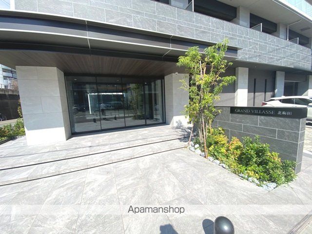 グランヴィラッセ北梅田の玄関写真