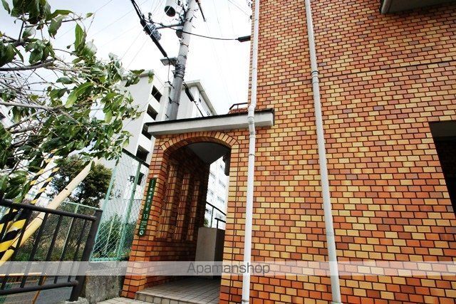 メゾン新大阪の玄関写真