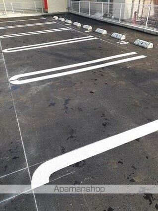 ラ・エムザ[1LDK/50.16m2]の駐車場