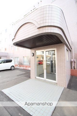 コスモB棟の玄関写真