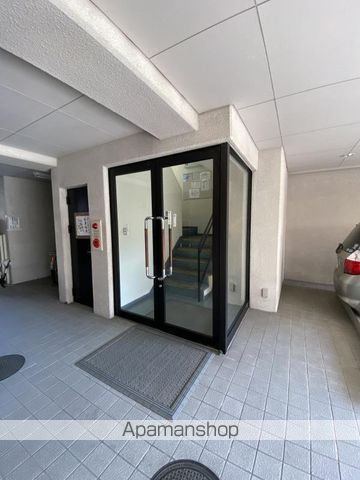 シャルル岡本の玄関写真