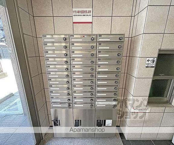 パルティール四条の玄関写真