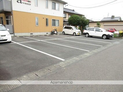 アヴニール盛南Ⅱ[1LDK/42.6m2]の駐車場2