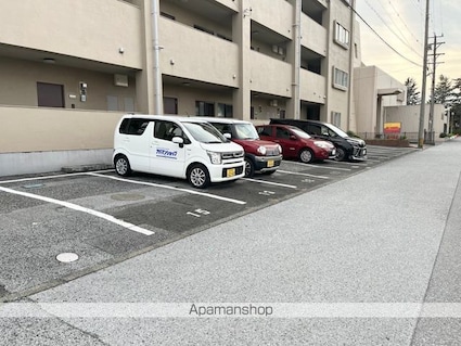 ビラ・レークサイド[1LDK/53m2]の駐車場1