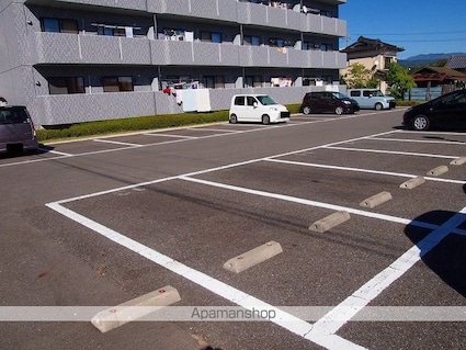 アートコートみそのⅡ[2LDK/56.76m2]の駐車場