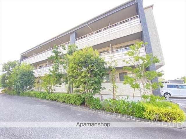 ＪＲ山陰本線 米子駅 バス乗車時間：13分 最寄りバス停で下車 徒歩1分 3階建 築11年の外観写真