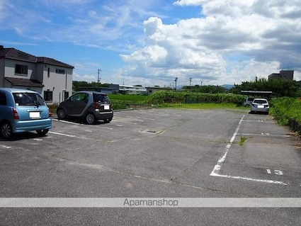 ウェスト・ヒルズ[1LDK/52.8m2]の駐車場1