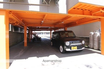 ラフィーネ石手[1R/19.7m2]の駐車場3