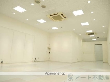第７コートエル（テナント）[1R/372.42m2]のリビング・居間1