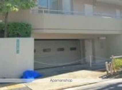 上高田フラッツ[2DK/38m2]の駐車場1