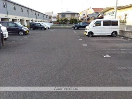 レオパレスＳｈｉｋｏｋｕ中央[1K/28.15m2]の駐車場