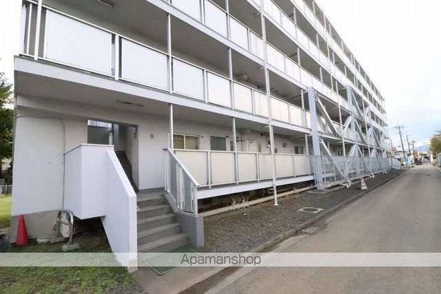 ビレッジハウス郷地6号棟の玄関写真