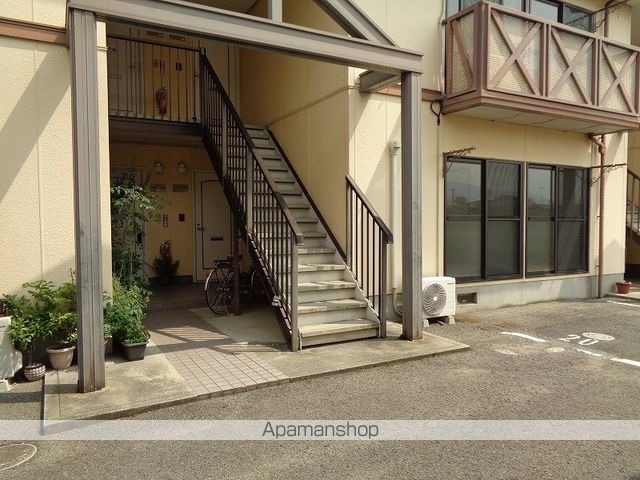 ファミール新宮A棟の玄関写真