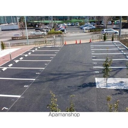 シャルマンスッド[1LDK/43.74m2]の駐車場