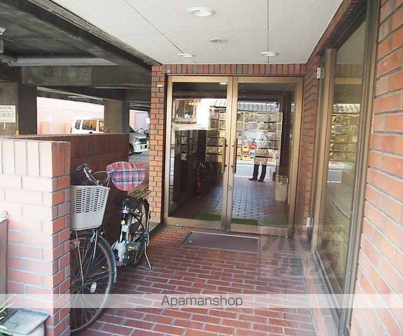本町スチューデントハイツの玄関写真