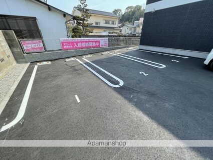 クレアⅢ　[1LDK/42.34m2]の駐車場