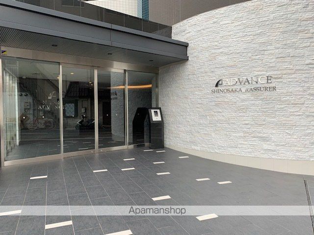 アドバンス新大阪ラシュレの玄関写真