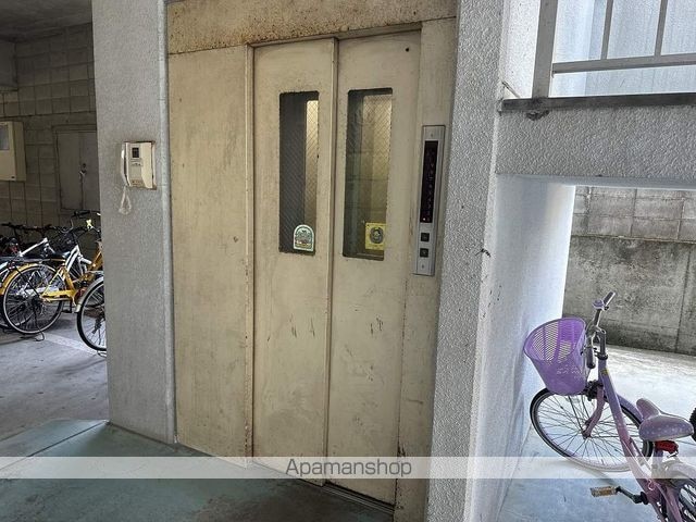高知県高知市桟橋通５丁目[3LDK/64.3m2]のエントランス1