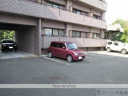 アヴァンセ樽味[1DK/25.5m2]の駐車場