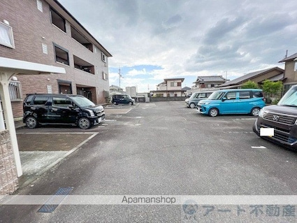 フォブールＫ＆Ｎ[2LDK/54.65m2]の駐車場2