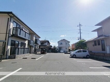 レジデンス古城　Ａ棟[2LDK/50.04m2]の駐車場1