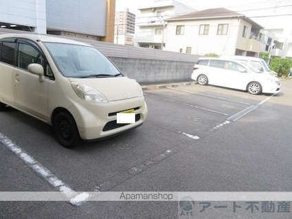 ピースフル[2DK/44.49m2]の駐車場1