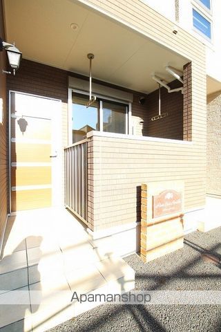 リヴァーイーストHORIIKEの玄関写真