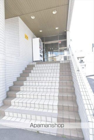 R4TMビルの玄関写真