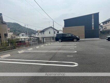 サントーシャ[2LDK/66.65m2]の駐車場