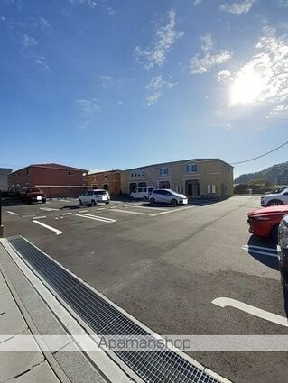 ポルトシャルムⅢ[1LDK/44.49m2]の駐車場