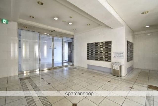 ガーラプレイス八幡山壱番館の玄関写真