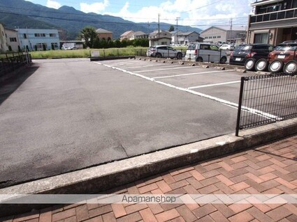 アベニューディアス[2K/40.57m2]の駐車場