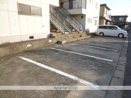 ハイツ西川[2DK/35m2]の駐車場